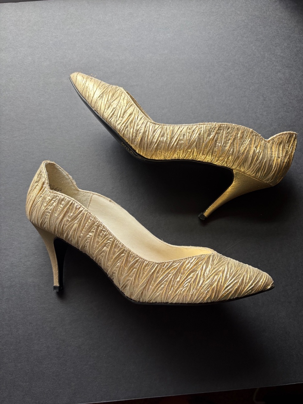 Vintage 80s Wild Nights Gold Pleated Lame Heels Pointed Toe Pumps Sz 8 Evening